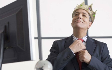 Narsist Ne Demek? Narsistik Kişilik Bozukluğunun Belirtileri Nelerdir?