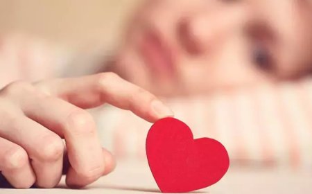 Birinin Size Gizlice Aşık Olduğunu Gösteren 8 Psikolojik İşaret